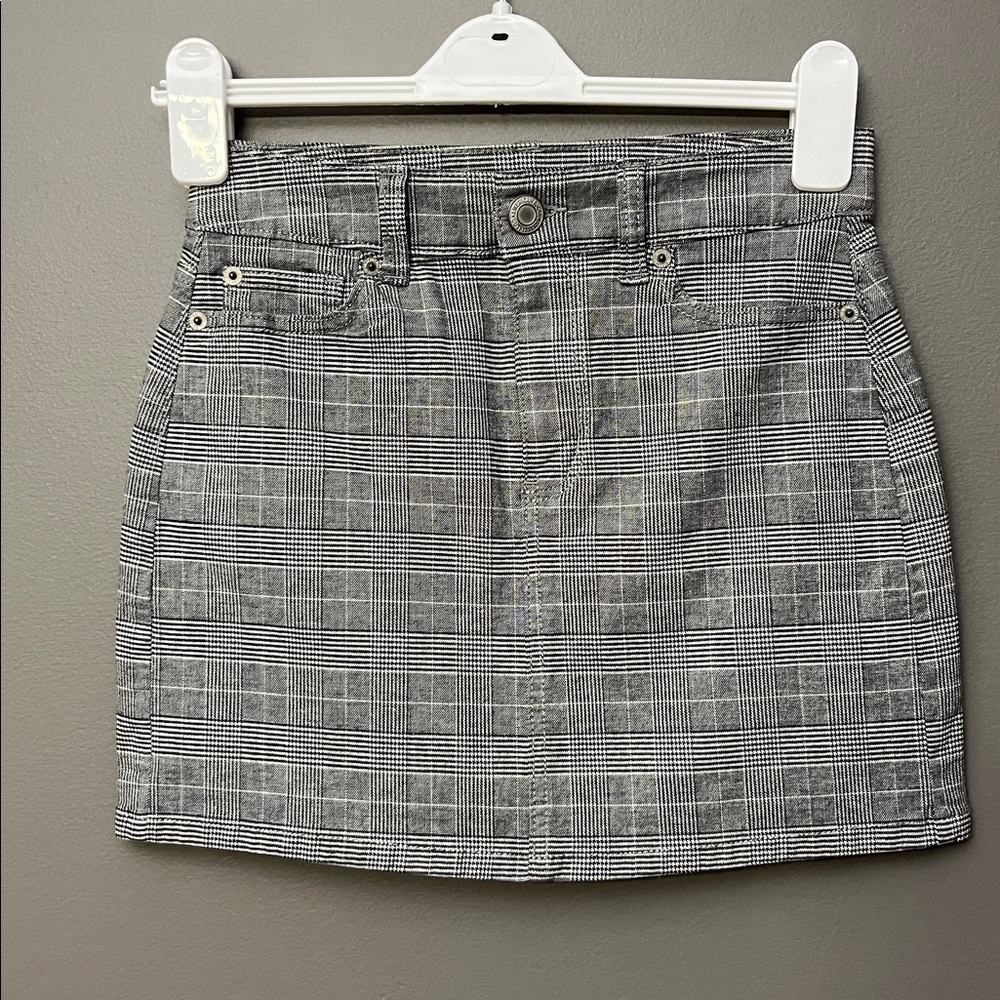 American Eagle NWT American Eagle High Rise Mini Skirt Plaid - Size 00